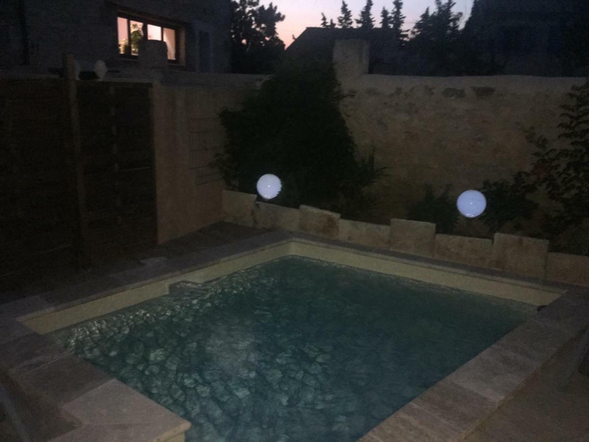 Gites Le Mas Guiraud Beaucaire  Esterno foto