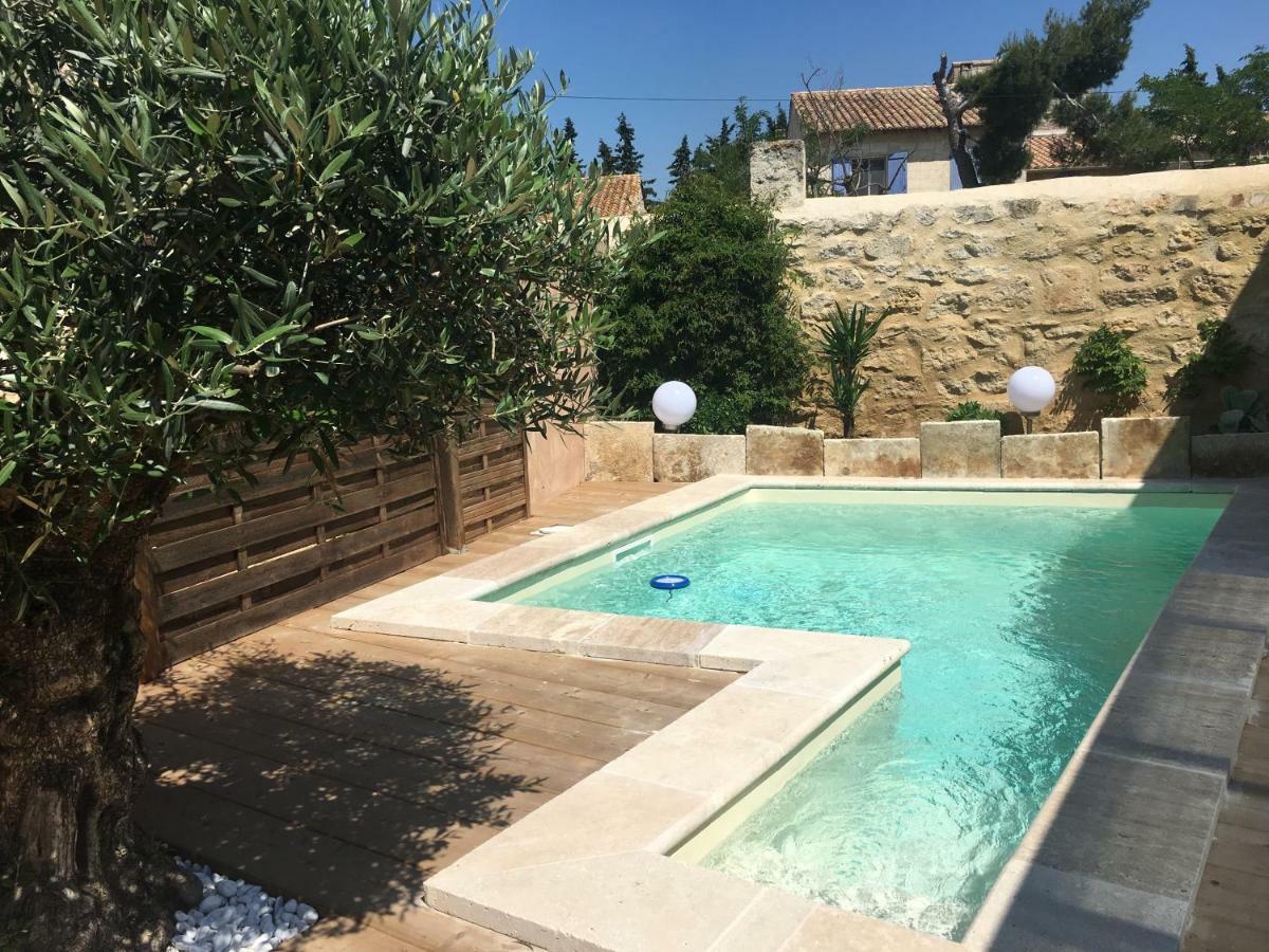 Gites Le Mas Guiraud Beaucaire  Esterno foto